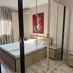 Alle's M Shyri Appartement *